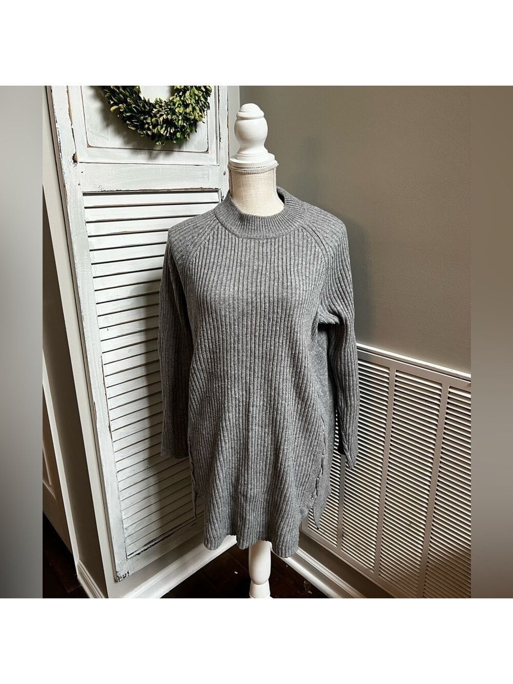 Women’s Ethyl Gray Mock neck Pullover sweater.  Size XL